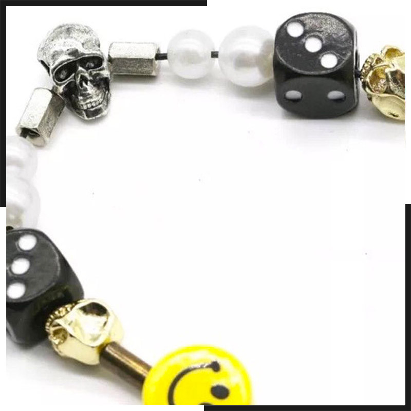 Salute Evae+ Smiley Pearl Necklace