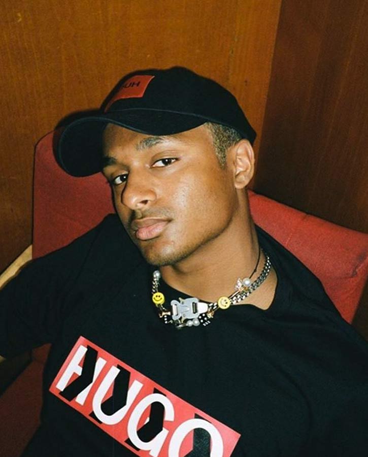 Salute Evae+ Smiley Pearl Necklace