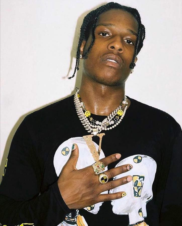 Salute Evae+ Smiley Pearl Necklace